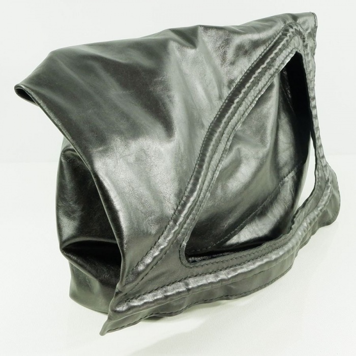 Duża, czarna, skórzana torba w ofercie Galerii Czarna Kura.